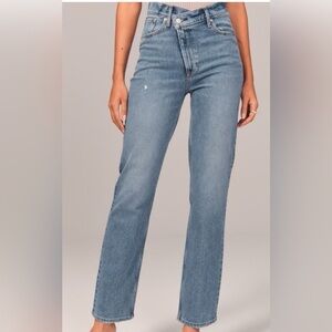Abercrombie & Fitch Straight Leg Jeans in Light Blue Wash